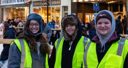 UP200 Volunteers by the downtown race path